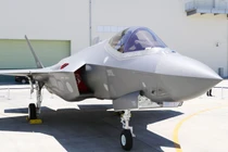 Máy bay F-35 Nhật Bản, xe tăng T-72B3 Nga làm nóng quần đảo Kuril 