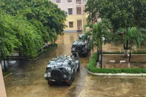 Xe lội nước BTR-152 ứng phó bão số 9 ở Đà Nẵng