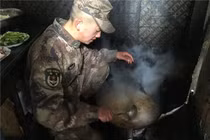 Lính sơn cước tinh nhuệ Trung Quốc ăn uống hàng ngày ra sao? 