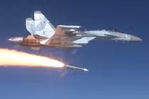 Tiêm kích Su-35 phóng tên lửa tầm siêu xa R-37M, F-35 coi chừng! 