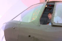 Phi công Không quân Việt Nam luyện bay trên buồng tập tối tân