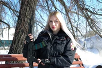 Nữ vệ binh gợi cảm nhất nước Nga và tài bắn súng thiện xạ