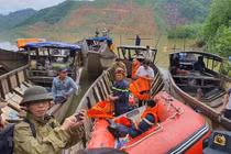 Truy tặng huy hiệu Tuổi trẻ dũng cảm cho 2 chiến sĩ hy sinh ở Rào Trăng 3