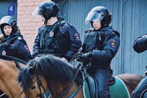 Nữ binh sĩ Nga đẹp nhất thế giới đến tổng thống Putin cũng phải khen