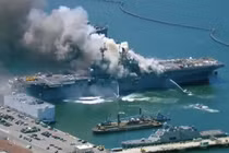 Tiếc đứt ruột tàu đổ bộ tỷ USD của Mỹ bị rã sắt vụn