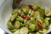 Ăn dưa cà muối theo 4 kiểu này có ngày sinh bệnh