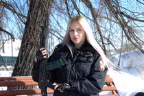 Nữ vệ binh gợi cảm nhất nước Nga và tài bắn súng thiện xạ