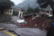 Sạt lở núi ở Quảng Bình vùi lấp đồn biên phòng, xé toác QL 12A