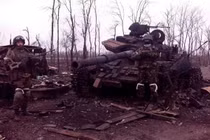 Nhìn lại thảm cảnh của xe tăng, thiết giáp Ukraine ở "chảo lửa" Debaltsevo