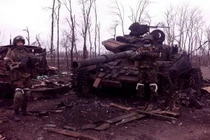 Nhìn lại thảm cảnh của xe tăng, thiết giáp Ukraine ở "chảo lửa" Debaltsevo
