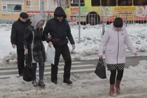 Video: Mưa đóng băng bất thường ở Nga