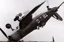 Rợn người máy bay Nhật Bản tấn công cảm tử trong Thế chiến II 