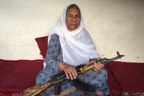 Nữ tư lệnh khét tiếng Afghanistan đầu hàng Taliban