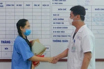 Nữ điều dưỡng phản ứng nặng sau tiêm vaccine COVID-19 xuất viện