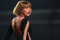 Taylor Swift ẵm giải khủng tại lễ trao giải Grammy 2016
