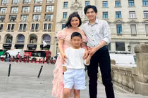 Đan Trường cùng vợ cũ đưa con trai đi du lịch châu Âu