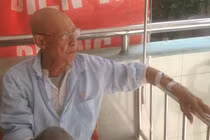 Cuộc sống khó khăn, bệnh tật của nghệ sĩ Lê Bình ở tuổi U70