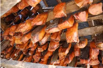 Cá mập thối Hákarl - món ăn “bốc mùi” người Iceland say mê