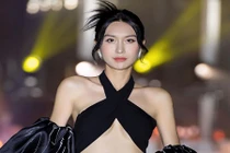 Lynk Lee khoe body gợi cảm khi làm người mẫu