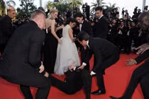 Sao Mỹ bị sàm sỡ trên thảm đỏ Cannes