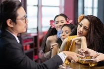 Đâu chỉ tiêu đề, MV “Như lời đồn” gây tranh cãi vì điều này 