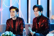 Chân dung trai đẹp được Đan Trường chiều chuộng, mặc áo đôi