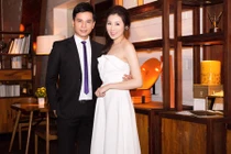 Dương Tú Anh khoe vai trần gợi cảm bên MC Danh Tùng