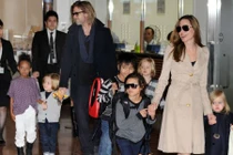 Angelina Jolie - Brad Pitt nhận thêm con nuôi ở Campuchia