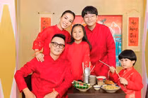 Hôn nhân viên mãn của Hoàng Bách và cựu siêu mẫu miền Tây