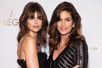 Con gái siêu mẫu Cindy Crawford nóng bỏng, xinh đẹp không kém mẹ