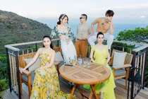 Vẻ nóng bỏng của dàn người đẹp du lịch “xõa” cùng Vũ Khắc Tiệp