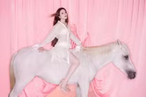 Lý Nhã Kỳ vung tiền đầu tư “khủng” để có hình ảnh đẹp