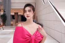 Chuộng mốt hở vai, “gái một con” Huyền Lizzie gợi cảm hết nấc