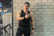 Trung Dũng “Lật mặt 6” phong độ ngút trời ở tuổi 50