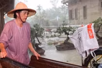 Danh hài Hoài Linh từng sống giản dị gây xúc động thế nào?