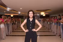 Đỗ Mỹ Linh thị phạm catwalk cực “đỉnh” cho thí sinh Hoa hậu VN