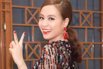 Hoàng Thùy Linh khoe chân dài, dáng nuột tại sự kiện