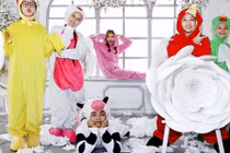 Minh Hằng, Phan Hiển đáng yêu cùng học trò nhí