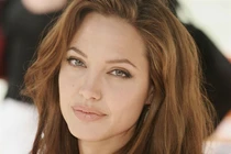 Bí mật đời sống vợ chồng của Angelina Jolie năm 14 tuổi