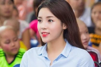 Hoa hậu Kỳ Duyên giản dị đón trung thu với bệnh nhi