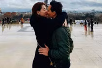 Kim Lý khóa môi Hồ Ngọc Hà mừng Giáng sinh giữa trời Âu