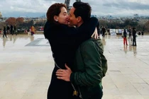 Kim Lý khóa môi Hồ Ngọc Hà mừng Giáng sinh giữa trời Âu