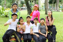 Ca sĩ Minh Hằng vui đùa cùng thí sinh nhí