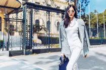 Hoàng Thùy cuốn hút kỳ lạ bởi thần thái “chất“