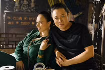 Đinh Ngọc Diệp e ấp bên ông xã đạo diễn
