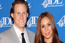 Meghan Markle vừa tái hôn, chồng cũ lập tức cầu hôn bạn gái