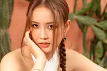 Nhan sắc Trương Mỹ Nhân, người mẫu trả nợ cho mẹ từ năm 16 tuổi