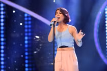 Hà Nhi rơi nước mắt vì được cứu tại Vietnam Idol