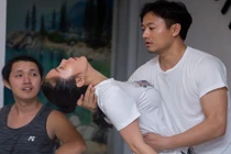 Lê Phương và “tình cũ” Quý Bình ăn ý trên sàn tập