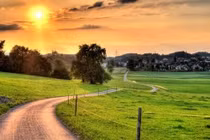 Gửi con về quê nghỉ hè, bà nói tiền trông cháu, tôi bối rối